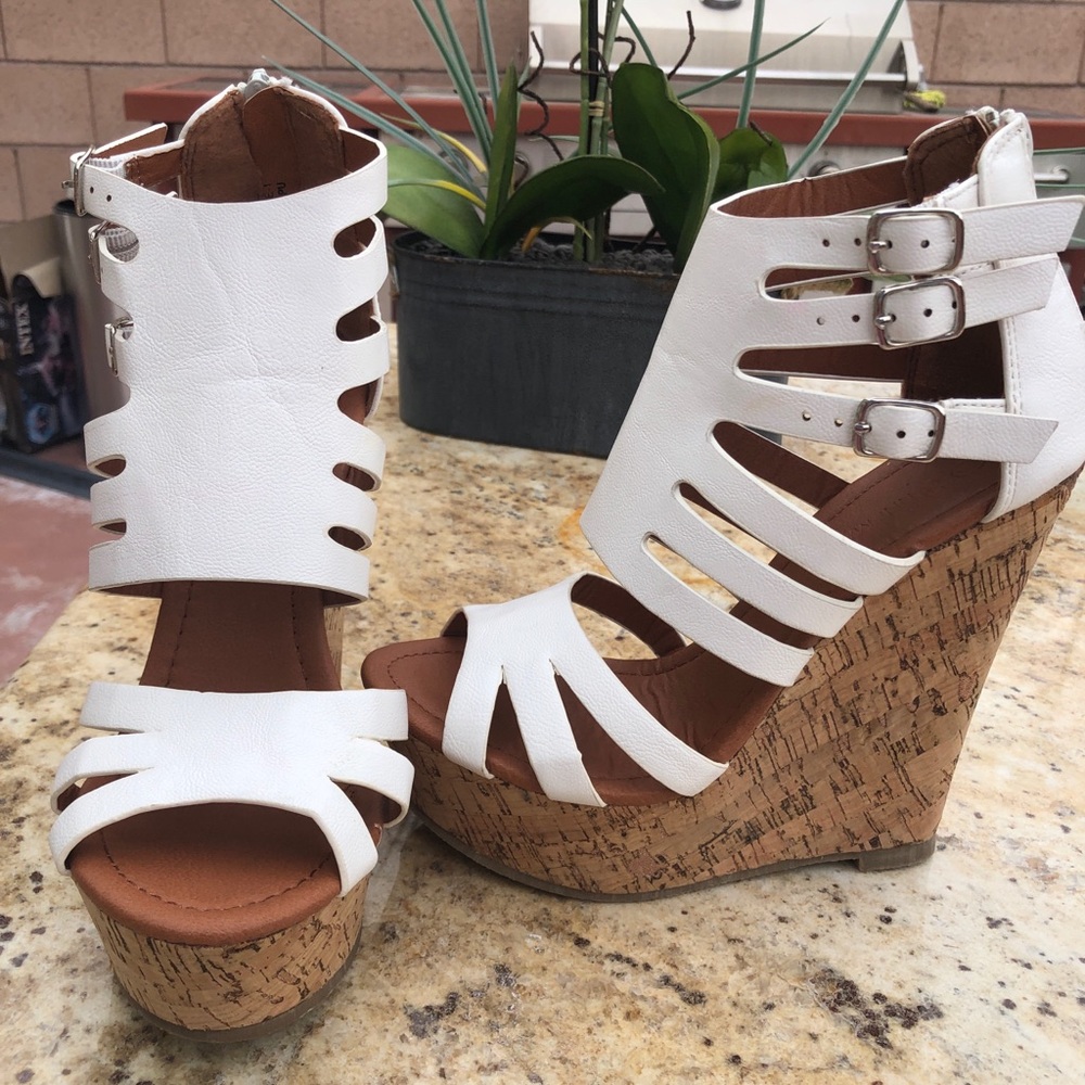 WHITE/NUDE WEDGES HEELS